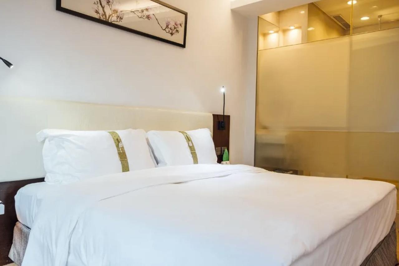 Empire Causeway Bay Hotel 4*
